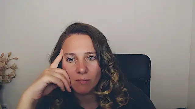 Darklure  online show from 09.17.25