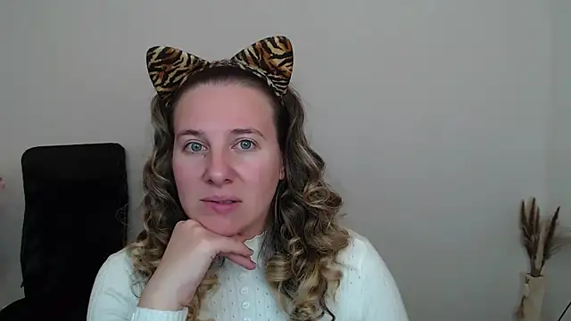 Darklure  online show from 10.14.25