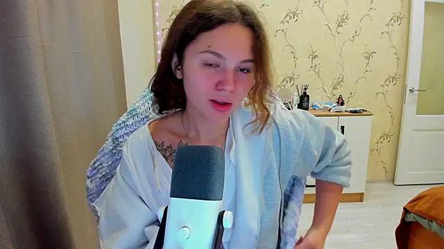 Snapshot of yourdreamm_ chatting on 10.06.25 yourdreamm online show from 10.06.25