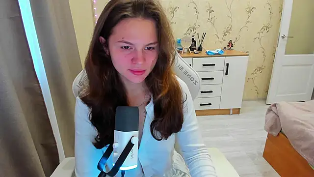 Snapshot of yourdreamm_ chatting on 10.22.25 yourdreamm online show from 10.22.25