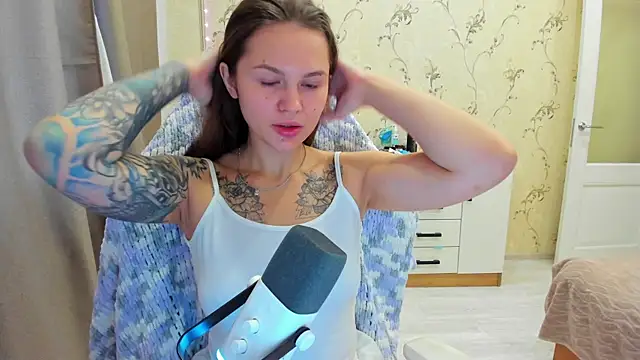 Snapshot of yourdreamm_ chatting on 10.27.25 yourdreamm online show from 10.27.25