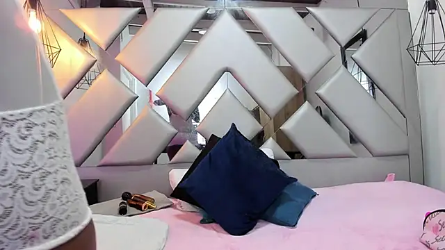 Lorenn Hill online show from 10.01.25