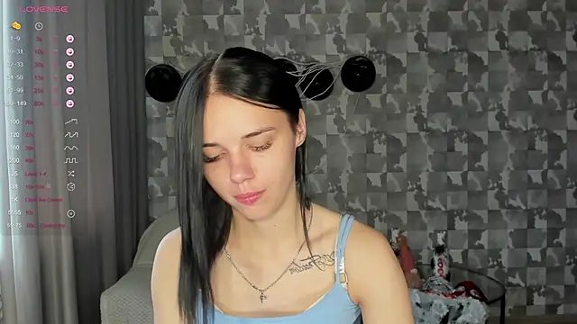 Snapshot of Kseni_a chatting on 10.28.25 Kseni a online show from 10.28.25