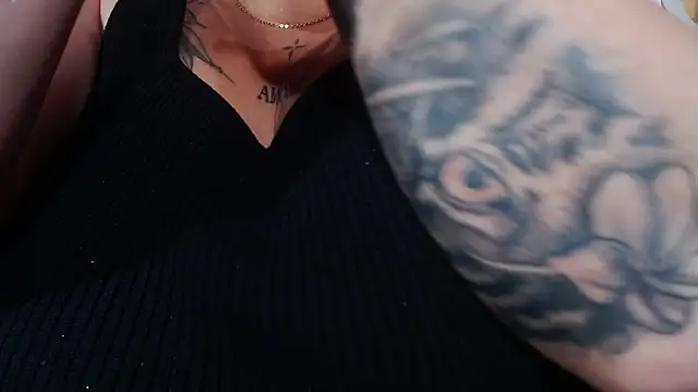 Snapshot of Naomi_Braunx chatting on 10.31.25 Naomi Braunx online show from 10.31.25