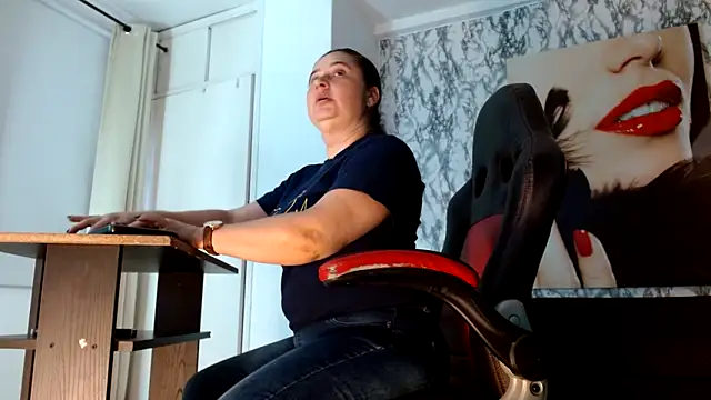 Snapshot of mariani_smith chatting on 09.16.25 mariani smith online show from 09.16.25