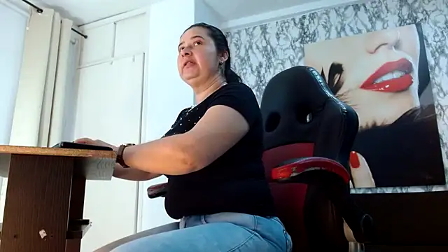 Snapshot of mariani_smith chatting on 09.21.25 mariani smith online show from 09.21.25