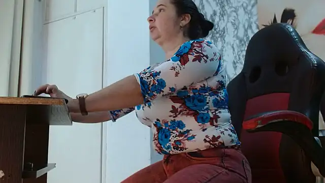 Snapshot of mariani_smith chatting on 09.23.25 mariani smith online show from 09.23.25