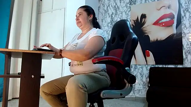 Snapshot of mariani_smith chatting on 10.05.25 mariani smith online show from 10.05.25