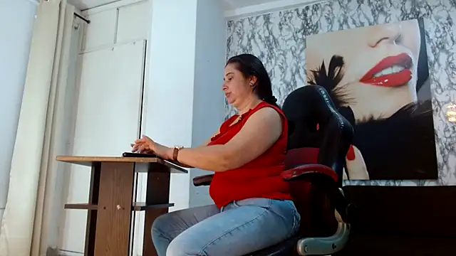 Snapshot of mariani_smith chatting on 10.08.25 mariani smith online show from 10.08.25