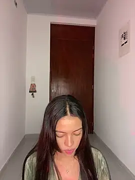 Lily  18 online show from 12.22.25