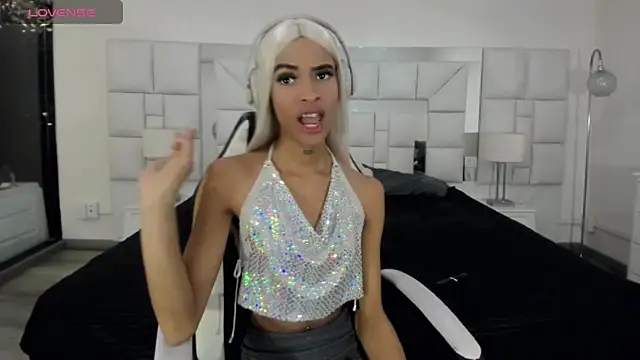 Dahlia Moss online show from 11.29.25