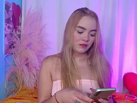 Snapshot of Miaa_rosses3 chatting on 10.01.25 Miaa rosses3 online show from 10.01.25