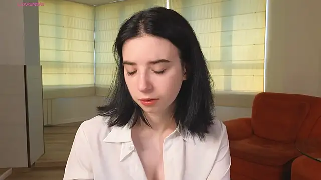 DorisDenmon online show from 10.04.25