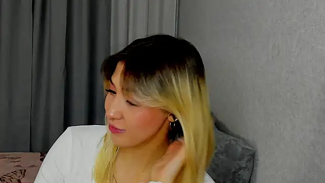 Snapshot of Bella_svon chatting on 09.21.25 Bella svon online show from 09.21.25