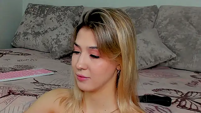 Snapshot of Bella_svon chatting on 12.05.25 Bella svon online show from 12.05.25