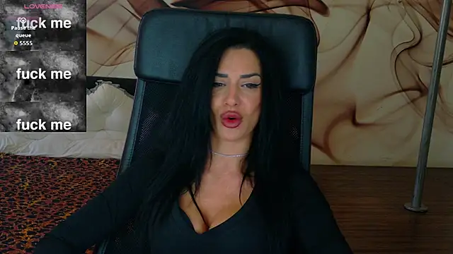 NaomiScarlet online show from 10.30.25