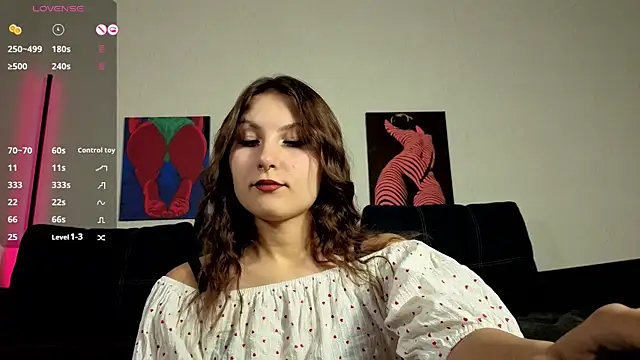Snapshot of TrixiBell chatting on 09.10.25 TrixiBell online show from 09.10.25