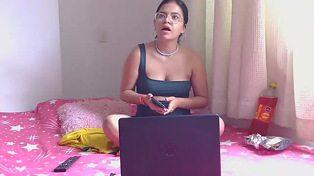 Snapshot of kattaleya_21 chatting on 09.28.25 kattaleya 21 online show from 09.28.25