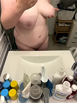 Snapshot of Roulia433 chatting on 11.12.25 Roulia433 online show from 11.12.25