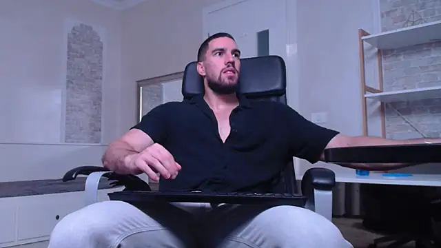 Snapshot of IvanHydee chatting on 09.21.25 IvanHydee online show from 09.21.25