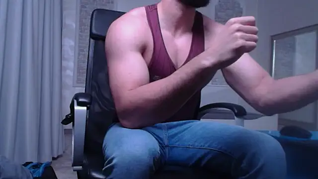 Snapshot of IvanHydee chatting on 10.06.25 IvanHydee online show from 10.06.25