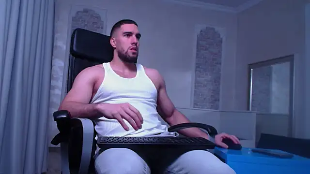 Snapshot of IvanHydee chatting on 10.11.25 IvanHydee online show from 10.11.25