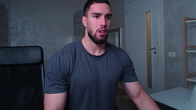 Snapshot of IvanHydee chatting on 10.28.25 IvanHydee online show from 10.28.25