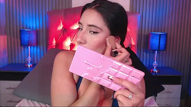 Bonnali lune online show from 11.29.25