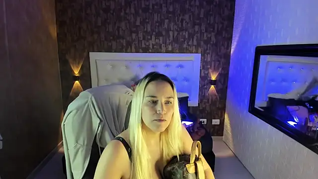 alezzafox   online show from 10.04.25