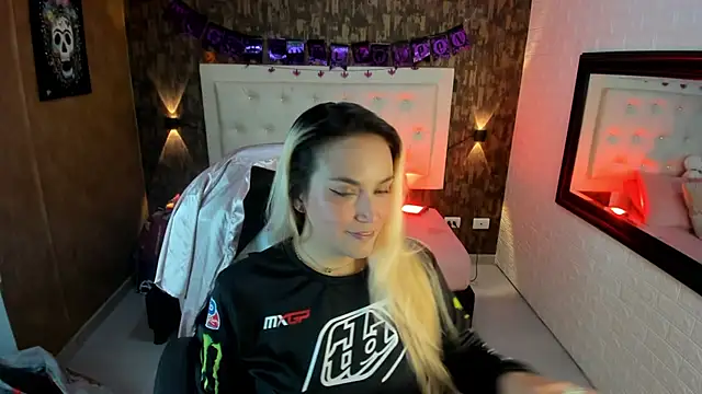 alezzafox   online show from 10.27.25