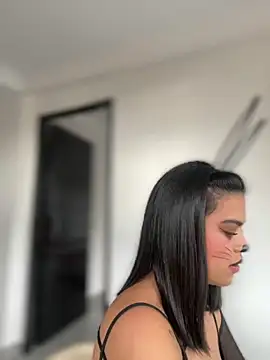 JuanitaMore01 online show from 10.27.25