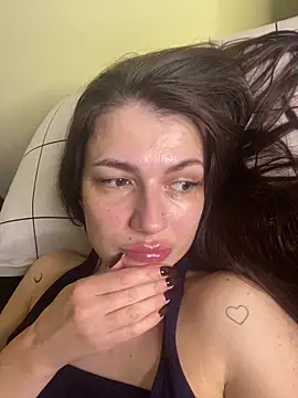 Snapshot of Cute_Erika chatting on 10.31.25 Cute Erika online show from 10.31.25