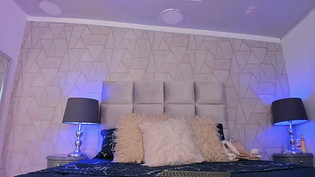 Emely florence  online show from 10.12.25