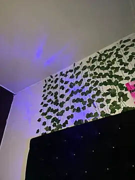 Liawood1 online show from 09.17.25