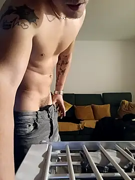 Snapshot of cameron334 chatting on 10.27.25 cameron334 online show from 10.27.25