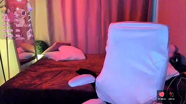 TaisiaHot online show from 12.22.25