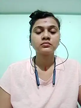 Snapshot of Kavya-Tiwari chatting on 10.22.25 Kavya-Tiwari online show from 10.22.25