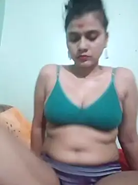 Snapshot of Kavya-Tiwari chatting on 06.30.26 Kavya-Tiwari online show from 06.30.26