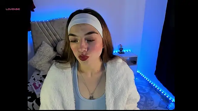 Mia Victoria22 online show from 03.18.26