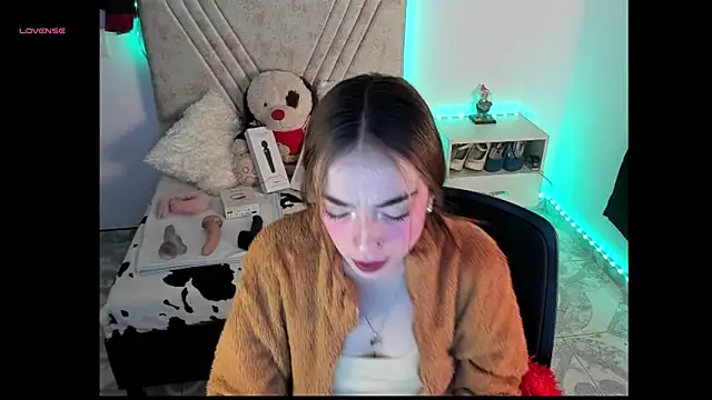 Mia Victoria22 online show from 04.14.26