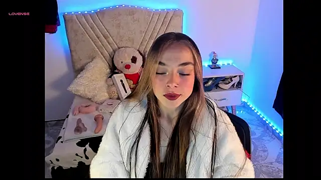 Mia Victoria22 online show from 04.15.26