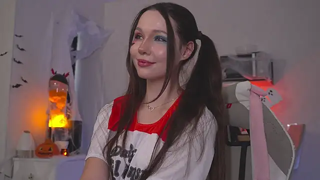 kategoodgirl online show from 10.31.25