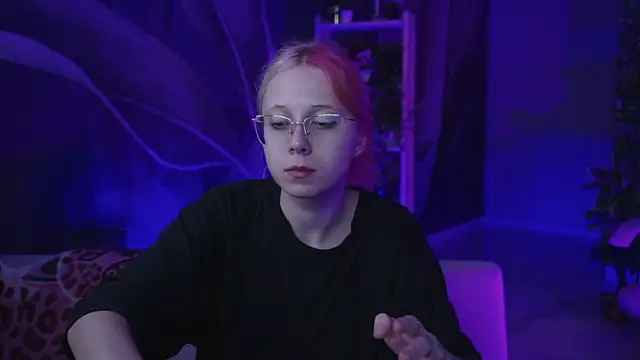 SakuraBliss online show from 10.03.25