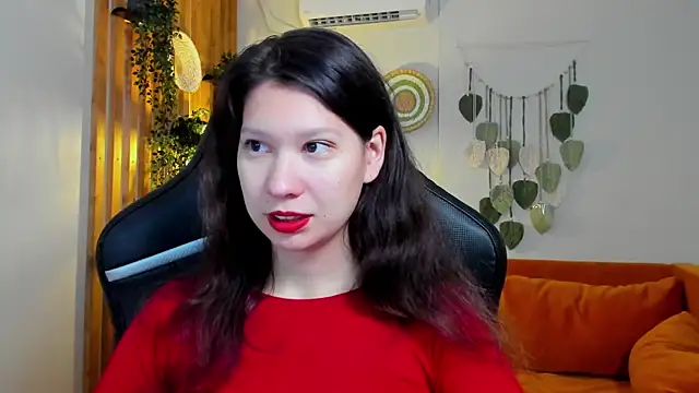 Snapshot of SaraDenar chatting on 09.15.25 SaraDenar online show from 09.15.25