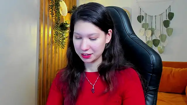 Snapshot of SaraDenar chatting on 09.15.25 SaraDenar online show from 09.15.25