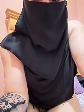  Laiali  online show from 04.25.26