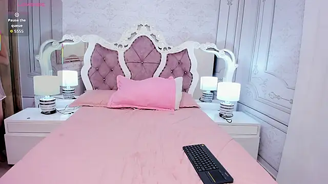 Sofi naughty18 online show from 10.28.25