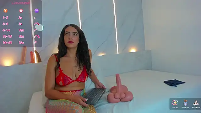 Snapshot of violet_roux chatting on 09.26.25 violet roux online show from 09.26.25