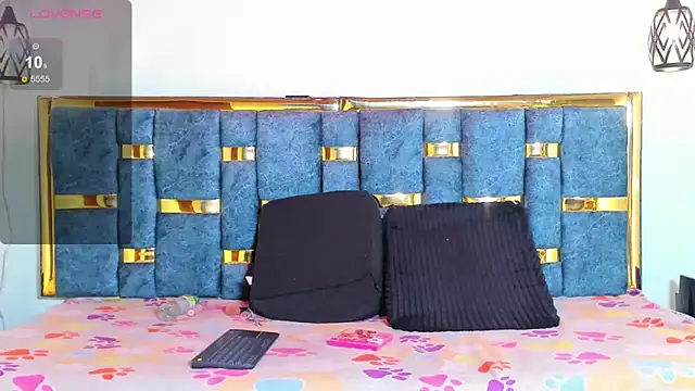 Snapshot of Sammy_fox23 chatting on 10.21.25 Sammy fox23 online show from 10.21.25