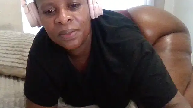 Snapshot of SexyNonnyy chatting on 11.28.25 SexyNonnyy online show from 11.28.25